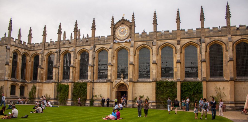 Стены британских университетов хранят историю и традиции.
